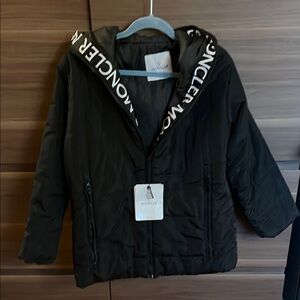 NOT AUTHENTIC “Moncler” puffer. Save yourself $2k Size M